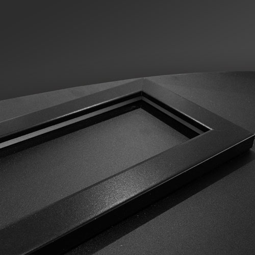 Arrives ready to hang